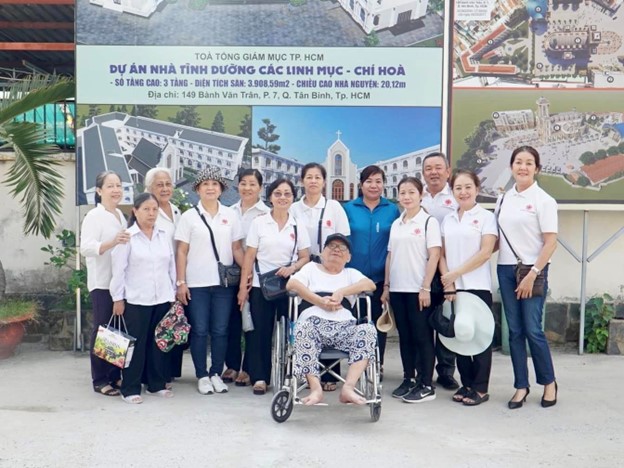 Ban Caritas giáo hạt Xóm Mới: Thăm các linh mục Hưu dưỡng 23-3-2024