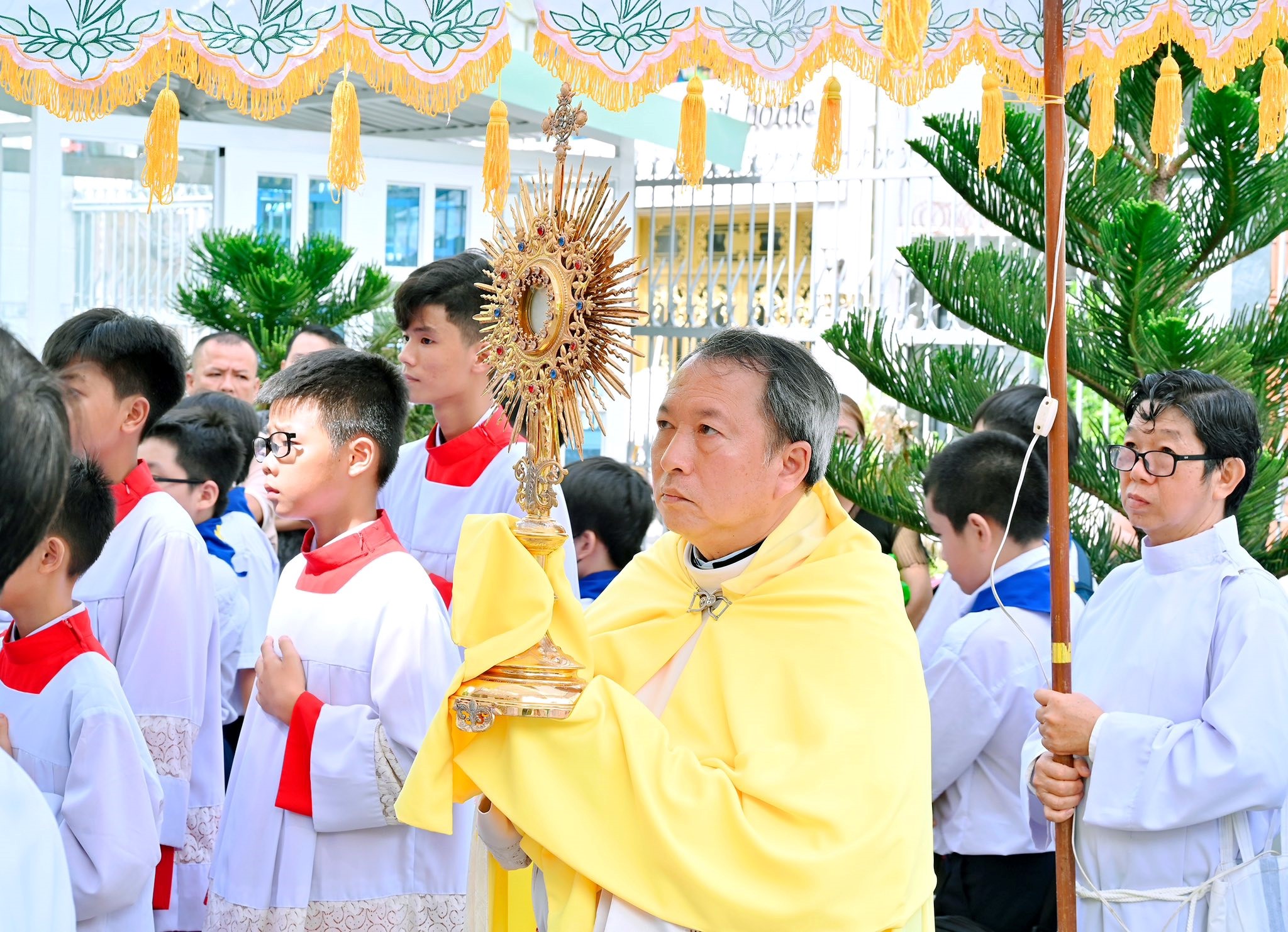 Giáo xứ Tân Phú Hòa: Niềm vui ngày đại lễ Mình Máu Thánh Chúa Kitô
