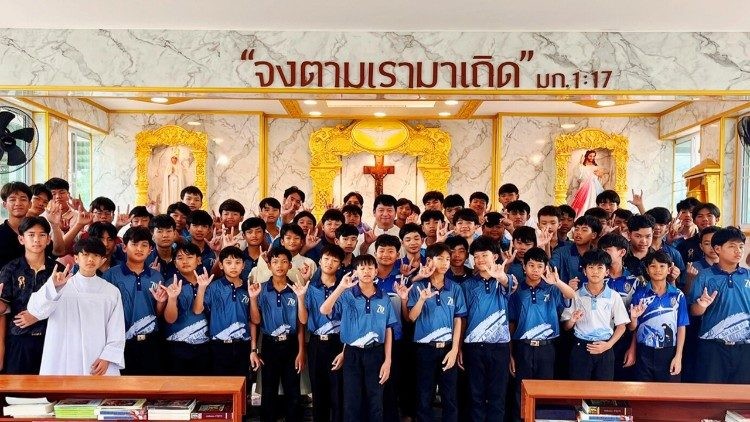 Giáo hội tại Thái Lan trang bị cho chủng sinh phục vụ cộng đồng người điếc
