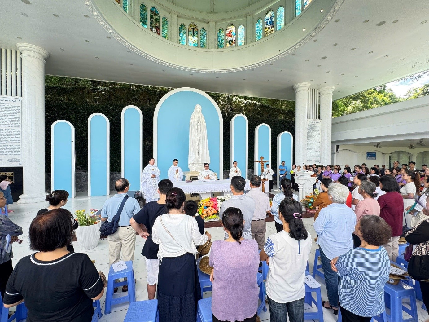 Giáo xứ Tân Phước cùng Mẹ Maria hướng về Chúa Kitô