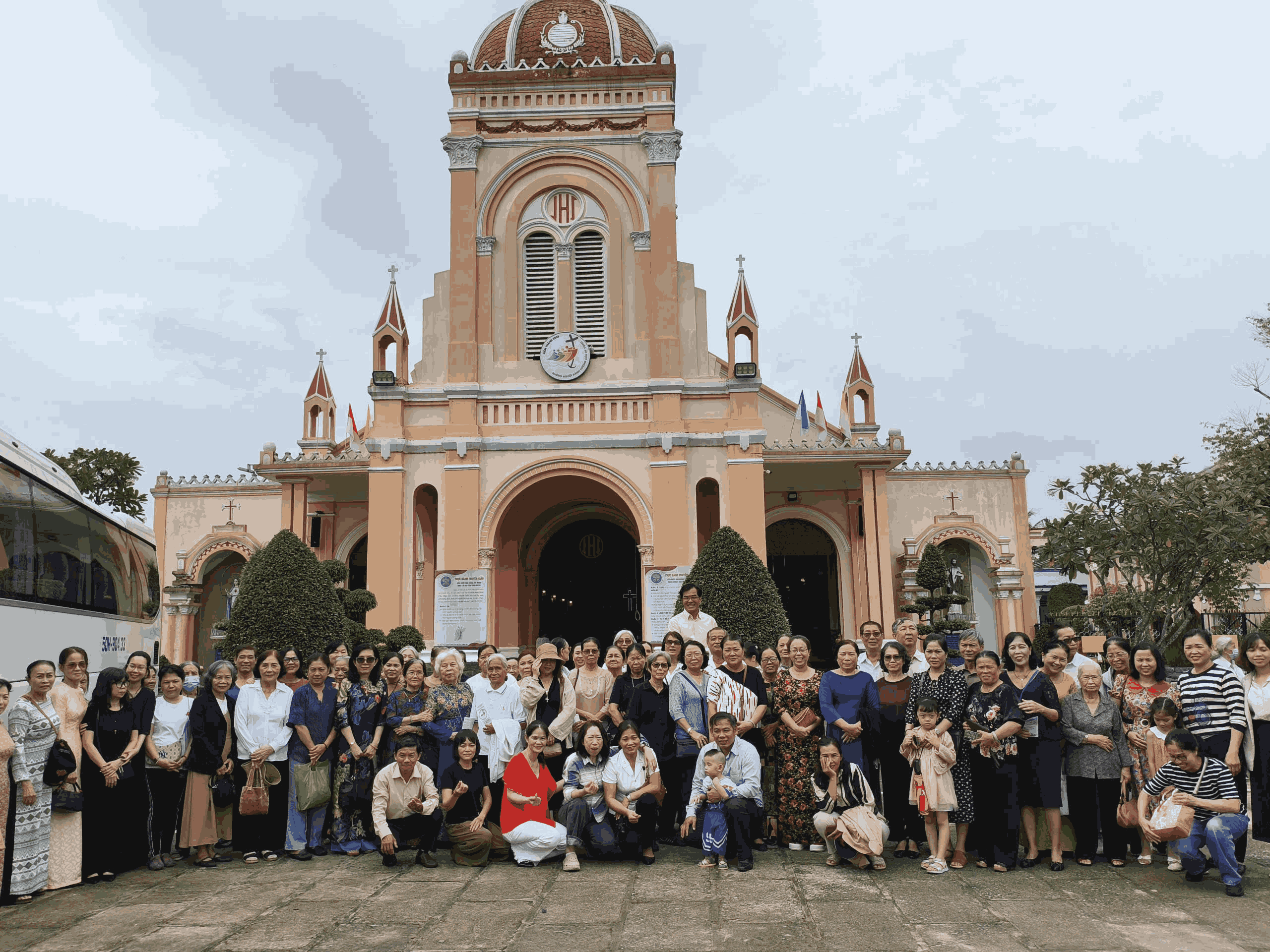 Giáo xứ Thánh Linh Hành hương Năm Thánh trong tháng Mân Côi