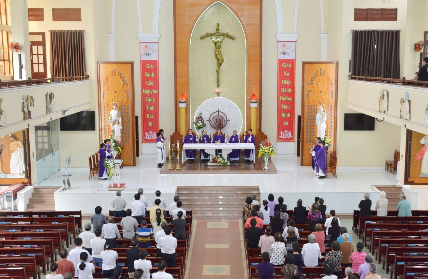 Giáo hạt Xóm Mới: Thánh lễ cầu nguyện cho các đấng bậc và giáo dân đã qua đời, 25-11-2023