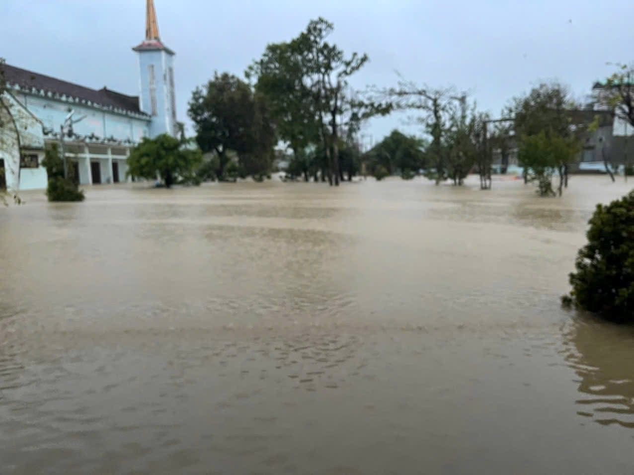 Bài học giữa những đổ vỡ “không còn hòn đá nào trên hòn đá nào”