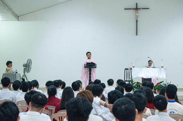 Ban Mục vụ Sinh viên Dòng Đa Minh: Các bạn sinh viên tĩnh tâm