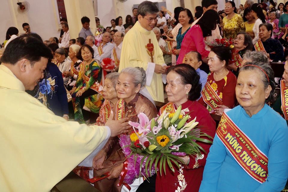 Giáo xứ Thủ Đức: Thánh lễ chúc thọ ông bà, cha mẹ