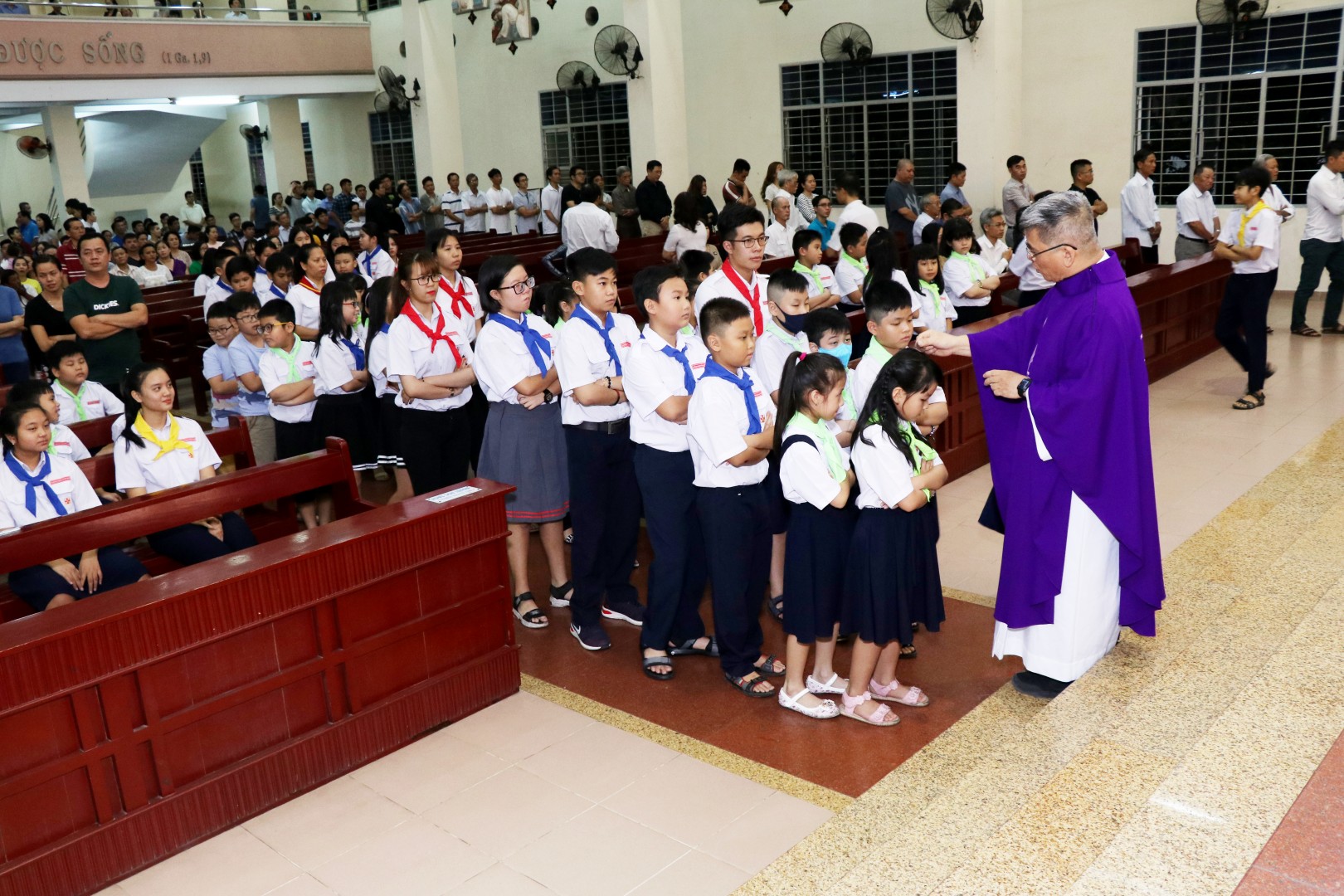 Giáo Xứ Tân Chí Linh: Thánh lễ Tro dành cho Thiếu Nhi