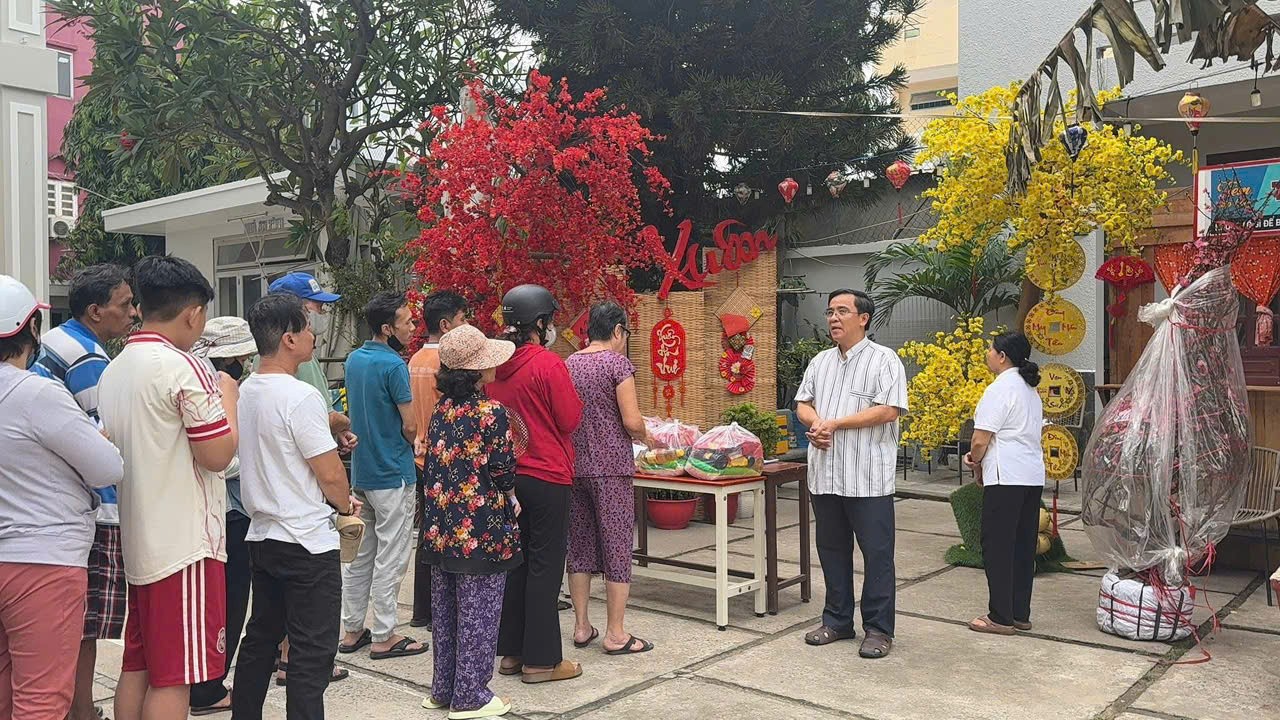 Giáo xứ Lam Sơn: Trao quà Tết cho người nghèo 2026