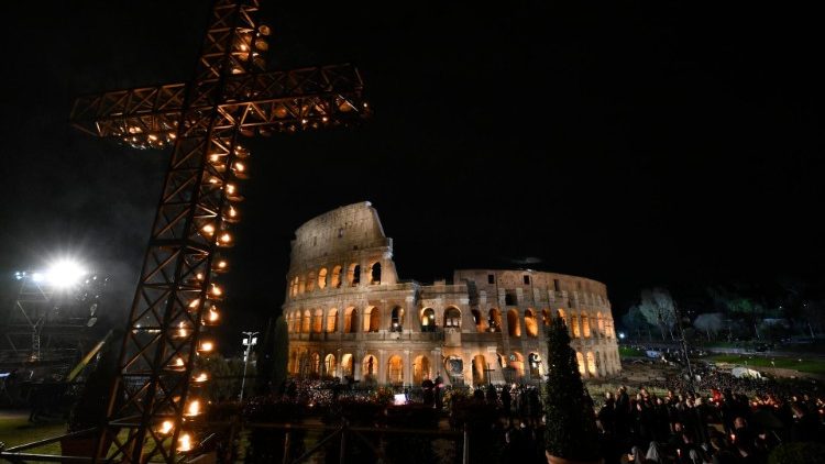 Lần đầu tiên Đức Thánh Cha Phanxicô viết suy niệm cho Đàng Thánh Giá tại Colosseo