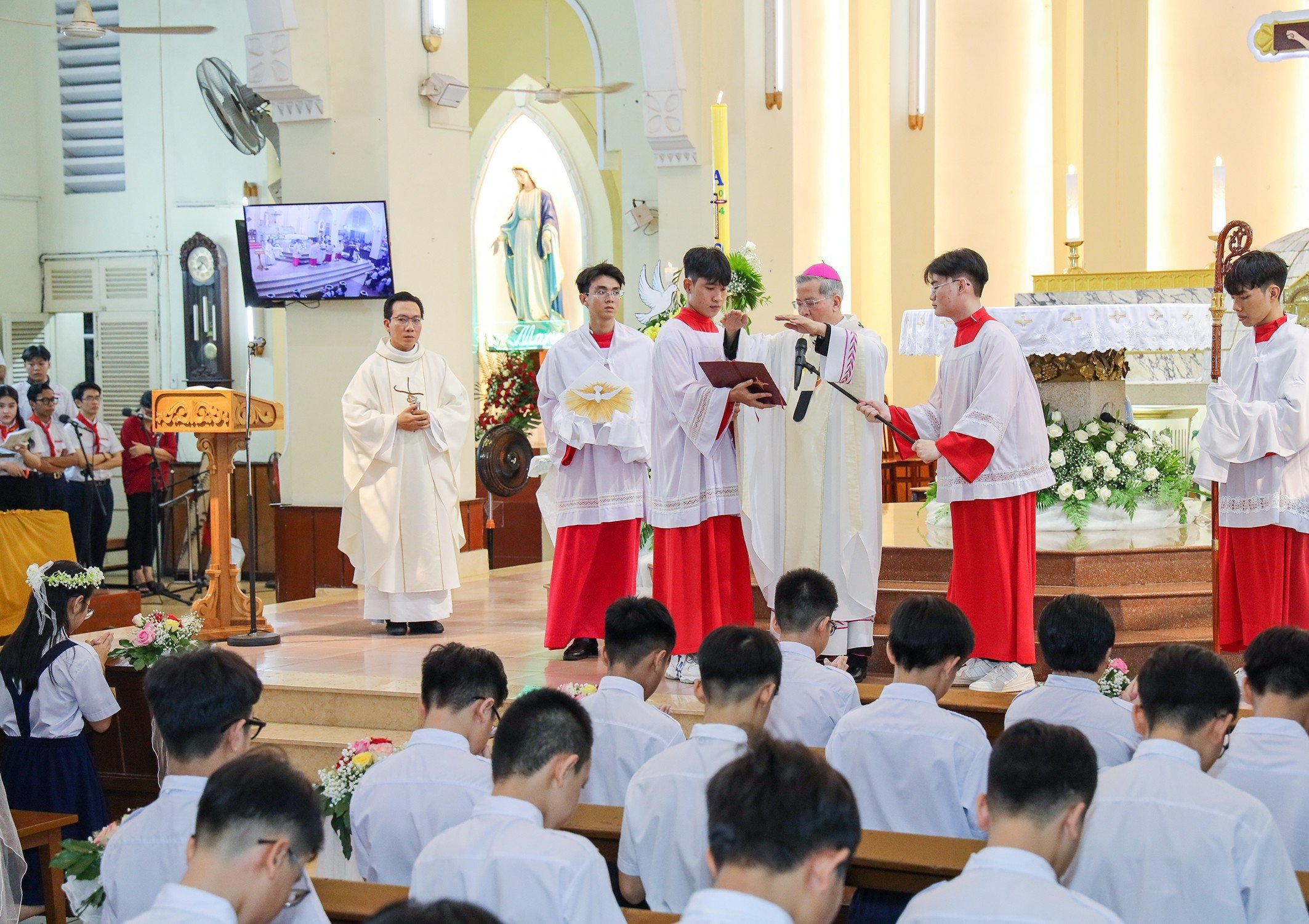 Giáo xứ Gia Định: Hồng ân Chúa Ba Ngôi, 25-5-2024