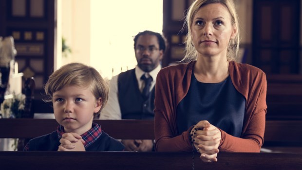 Vì sao người Công giáo Rôma quỳ gối trong Thánh lễ?