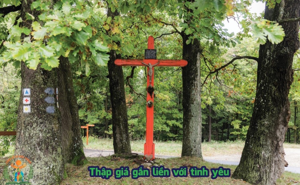 Thập giá gắn liền với tình yêu