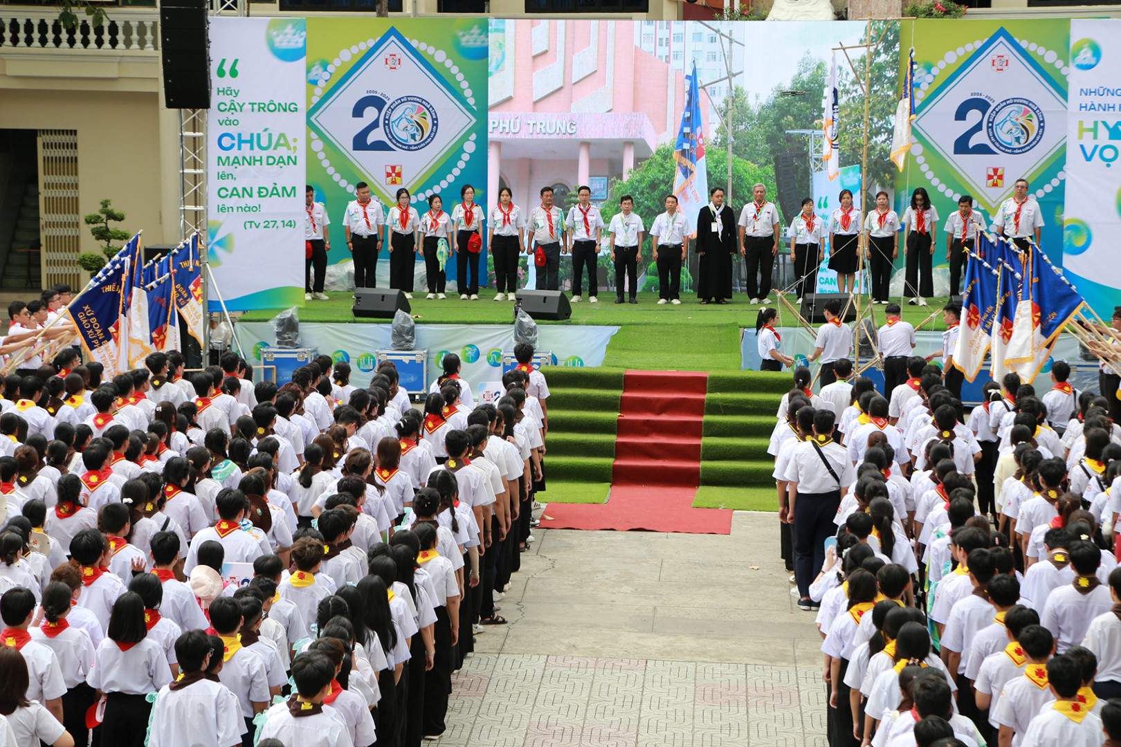 Đại hội kỷ niệm 20 năm thành lập Hiệp Đoàn Nữ Vương Hòa Bình, giáo hạt Tân Sơn Nhì