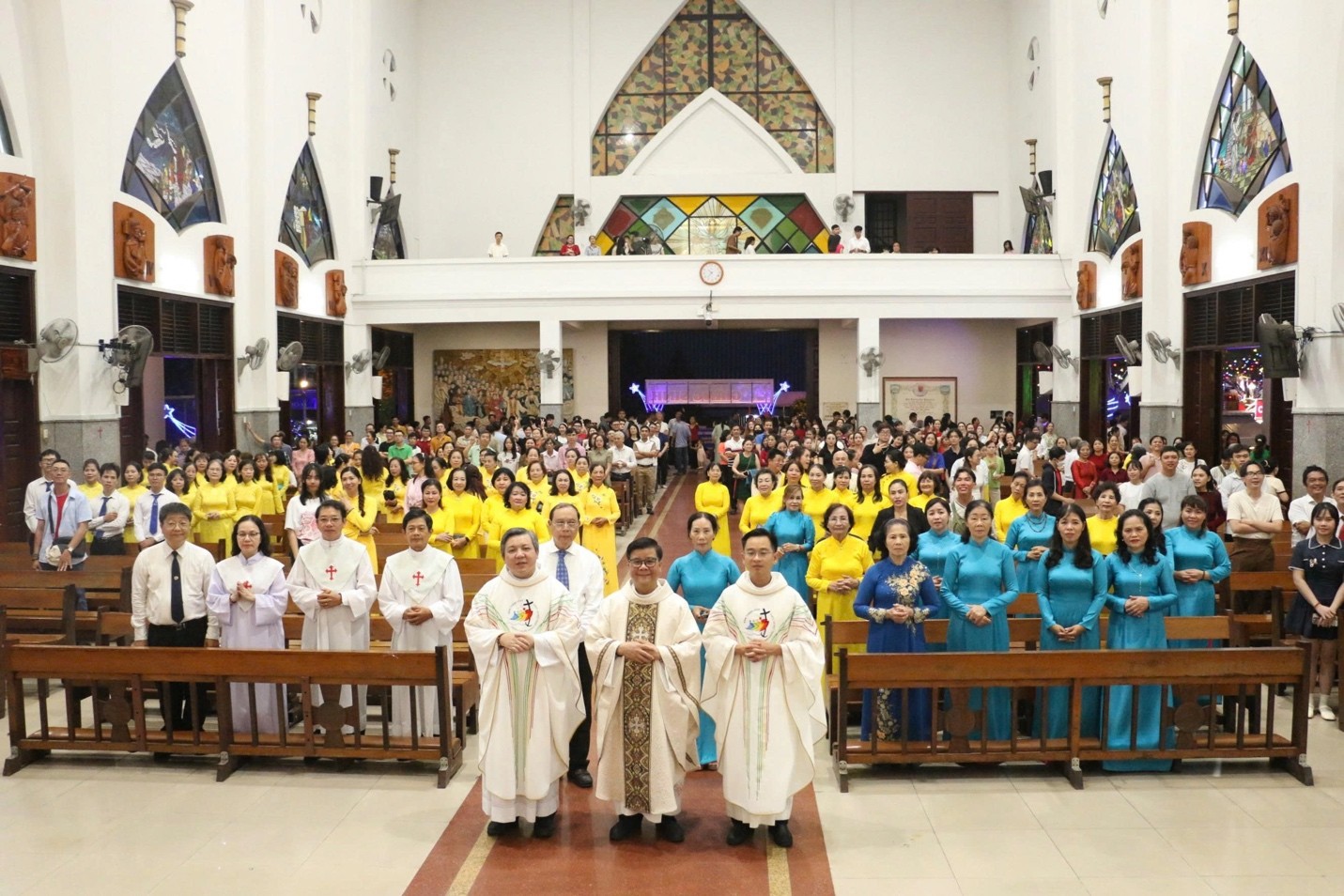 Giáo xứ Tân Phước: Thánh lễ Đêm Giáng Sinh 2025