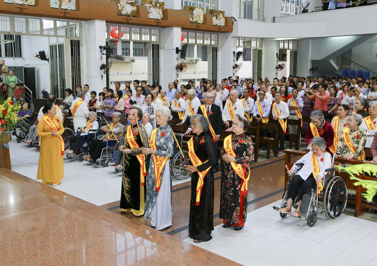 Giáo xứ Nam Hoà: Lễ kính nhớ tổ tiên và chúc thọ