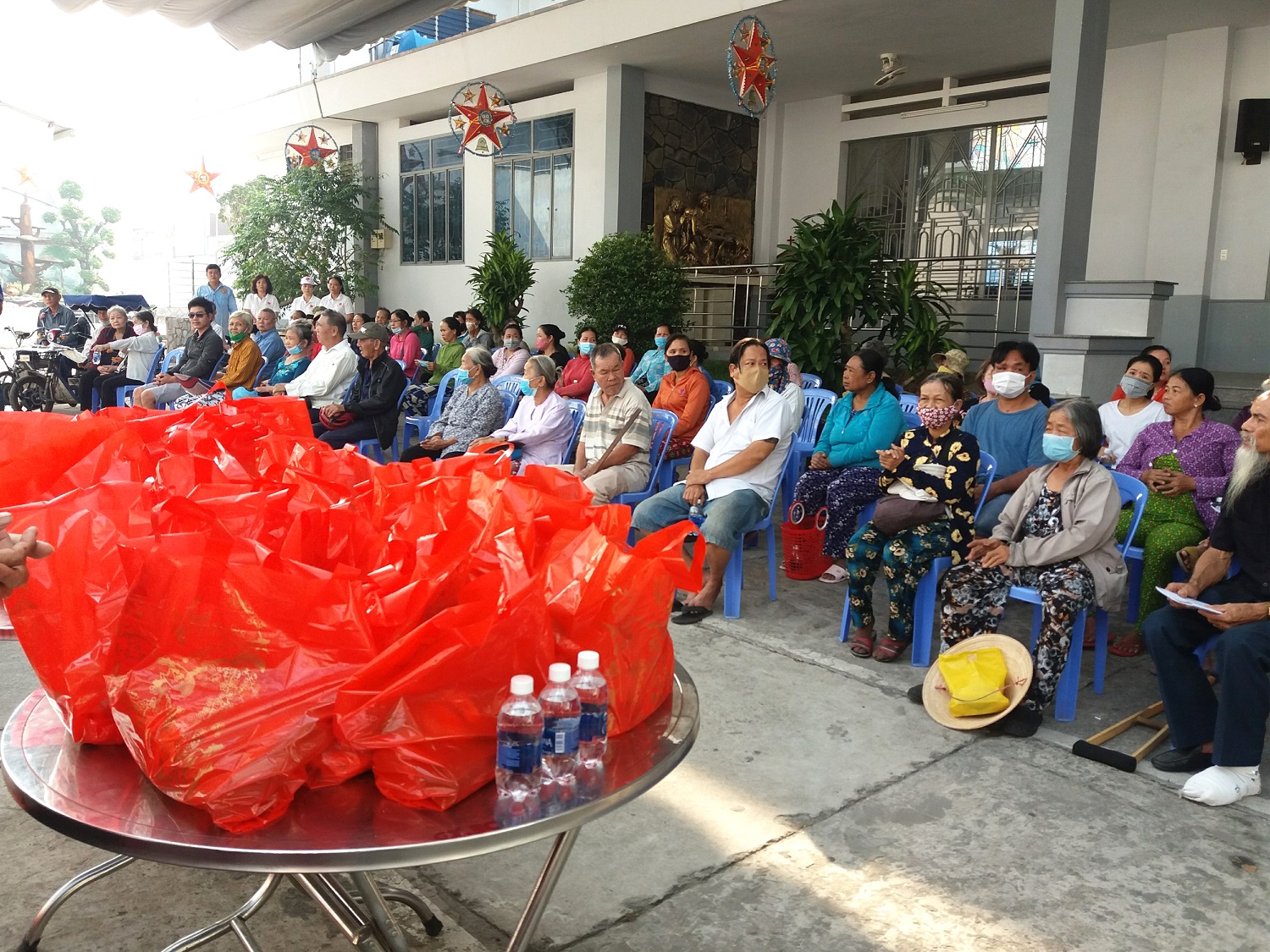 Caritas giáo xứ Bình Chiểu: Trao quà Tết cho các bệnh nhân và gia đình có hoàn cảnh khó khăn