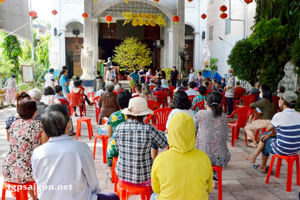 Giáo xứ Vĩnh Hòa: Quà Xuân nghĩa tình ngày 28-1-2022