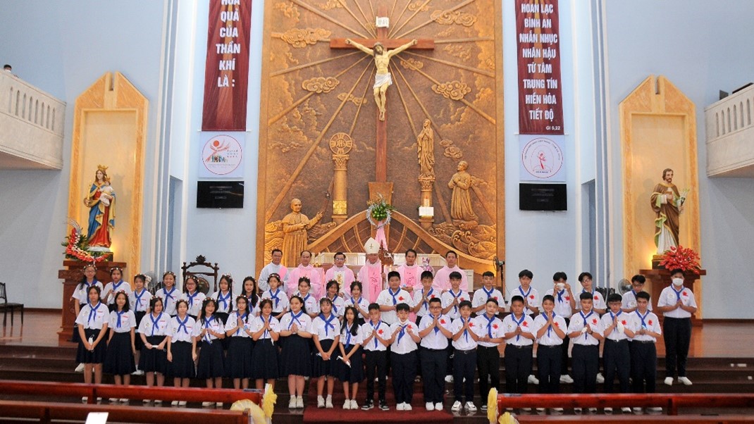 Giáo xứ Xuân Hiệp: Thiếu nhi nhận lãnh Bí tích Thêm Sức - ngày 27-3-2022