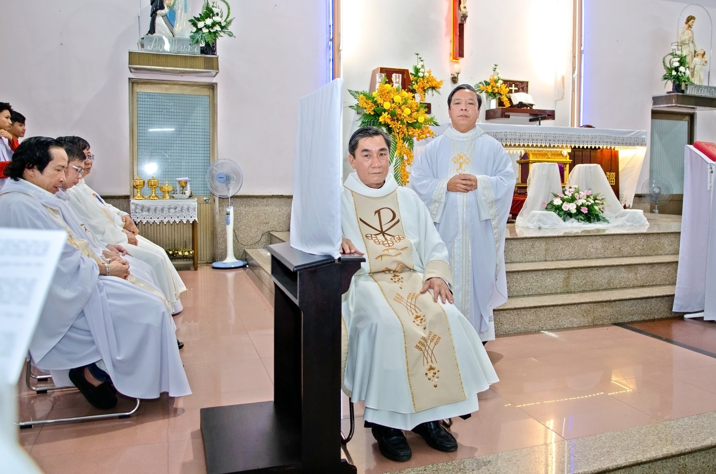 Thánh lễ nhậm chức của linh mục Phaolô Nguyễn Quốc Duy - tân chánh xứ Thái Hòa