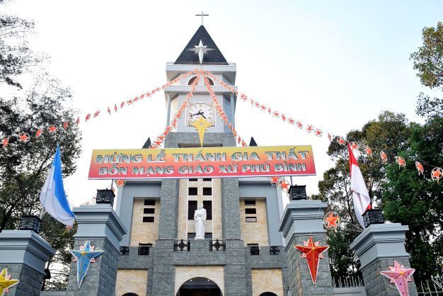 Giáo xứ Phú Bình: Gia đình nên thánh theo gương Thánh Gia