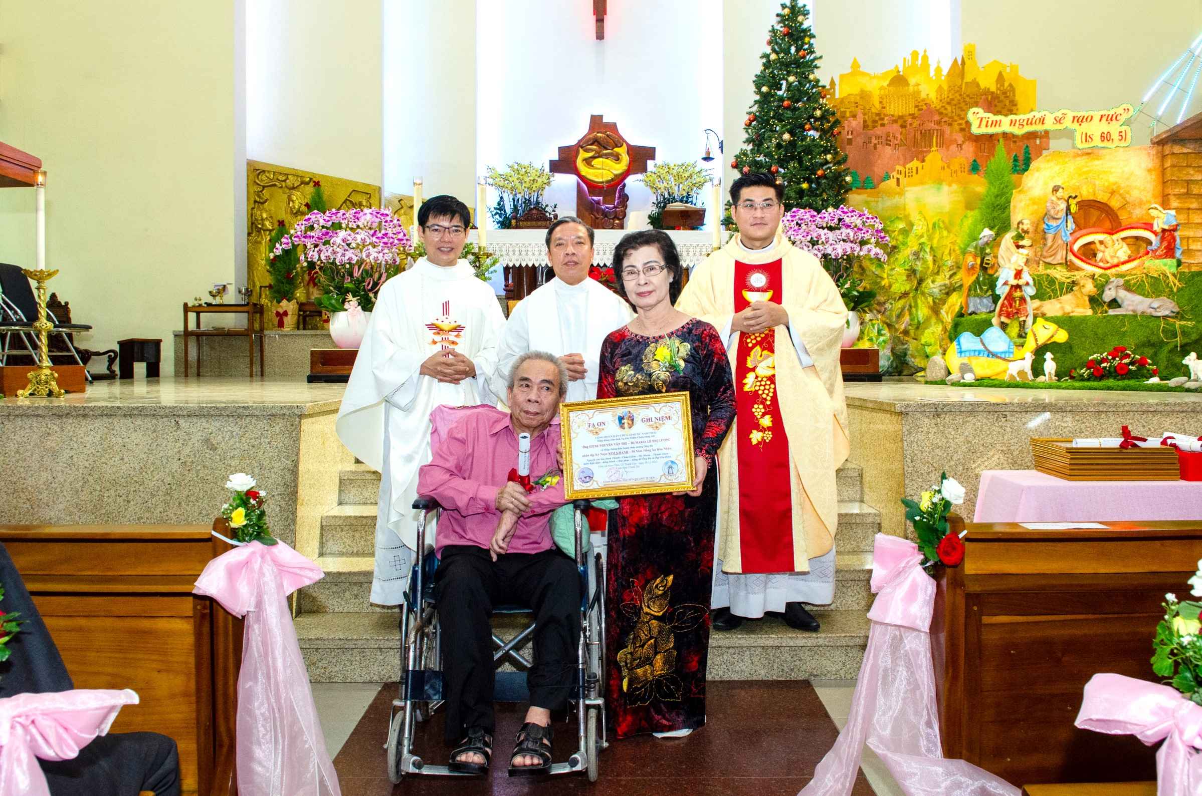 Giáo xứ Nam Thái: Thánh lễ kính Thánh Gia Thất, mừng kỷ niệm 25 đôi hôn phối