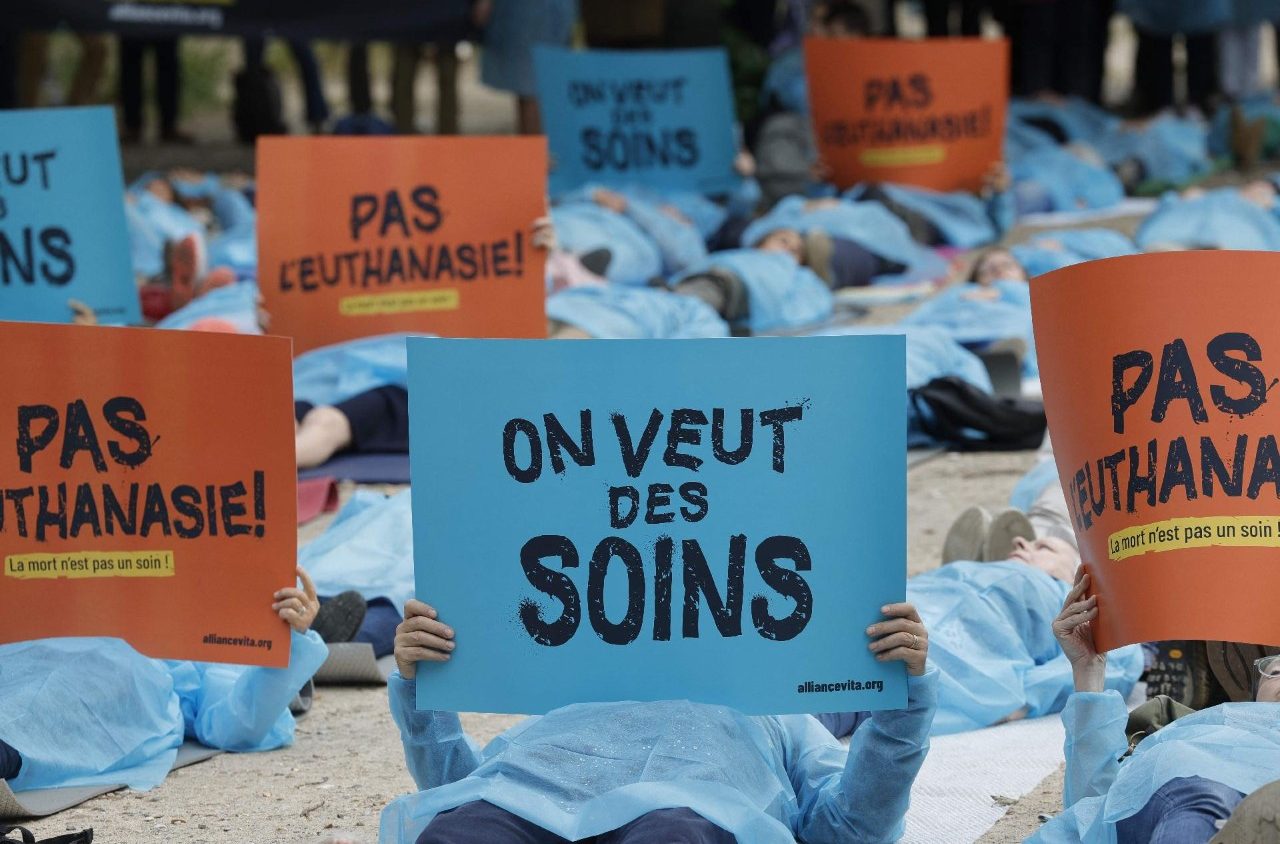 Các giám mục Pháp: “Trao cái chết cho người bệnh nặng không bao giờ là câu trả lời nhân đạo trước đau khổ”