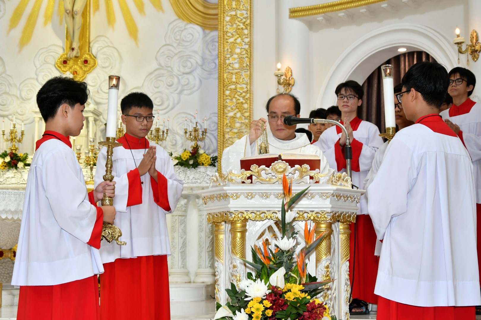 Giáo xứ Bắc Dũng: Thánh lễ Tiệc Ly- Khởi đầu Tam Nhật Thánh 2024