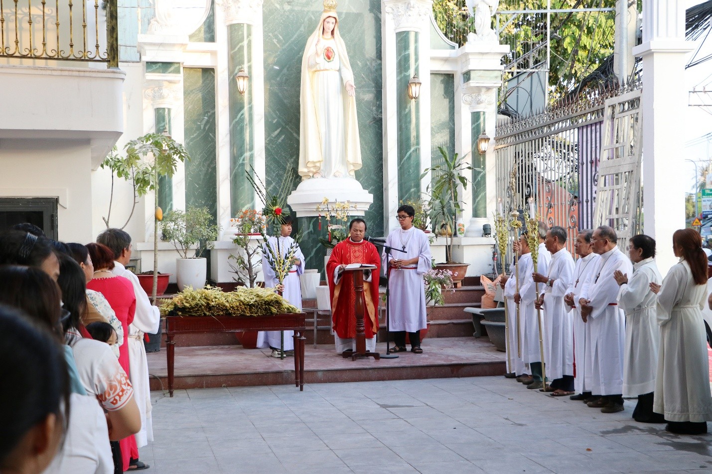 Giáo xứ Môi Khôi: Thánh lễ Lá, khai mạc Tuần Thánh 2026