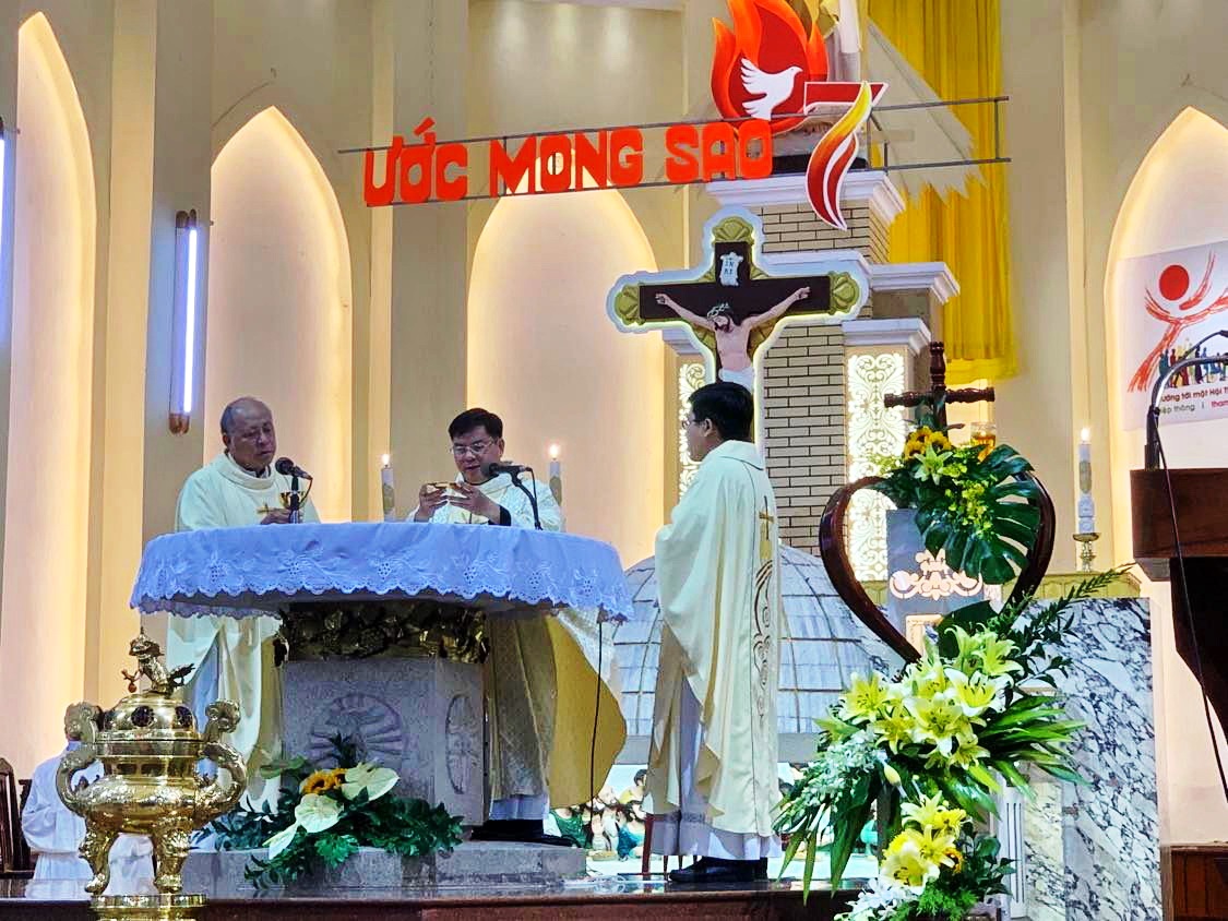 Bảy năm hồng phúc miệt mài ơn thiêng