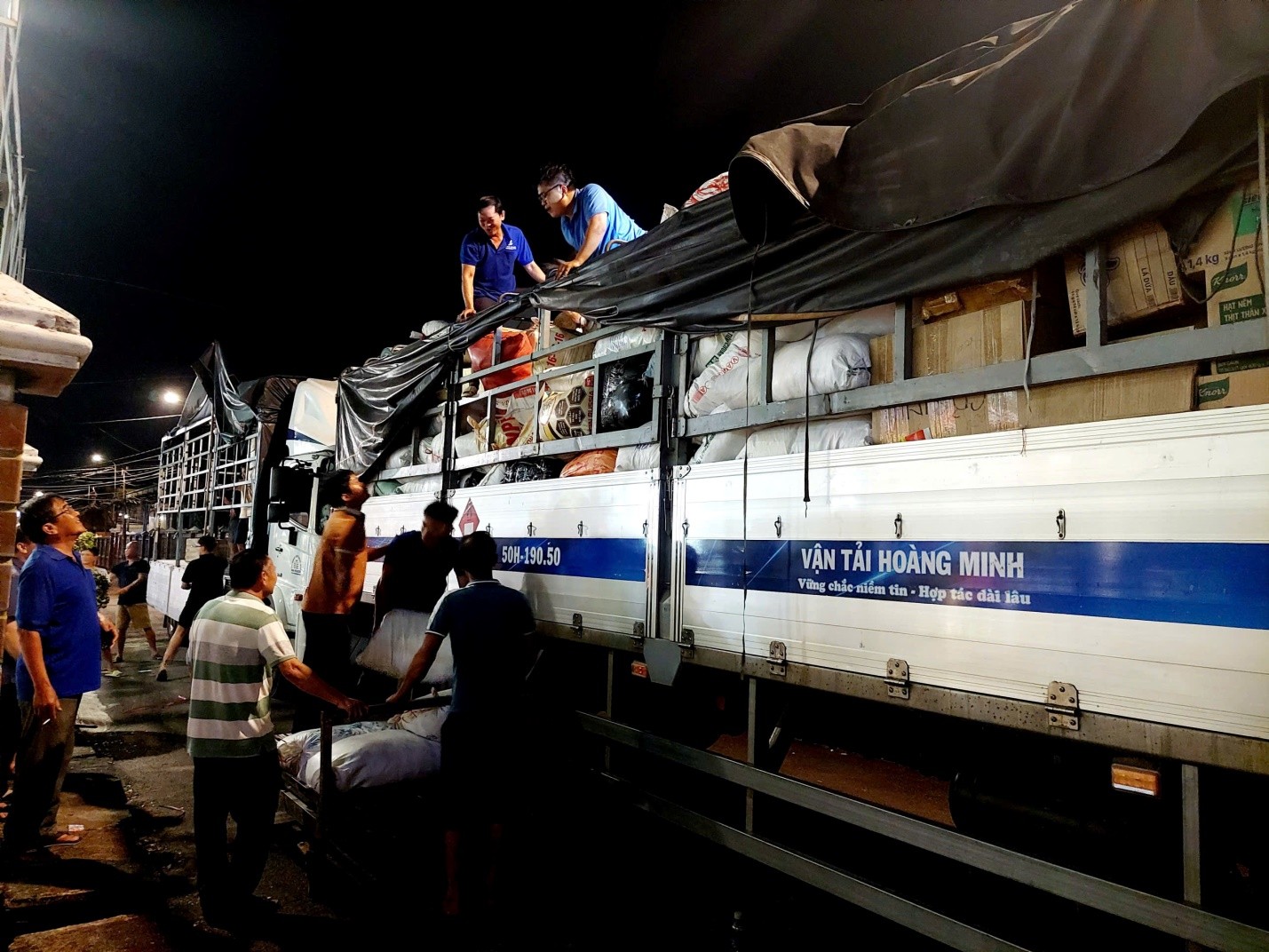 Những chuyến xe 0 đồng lặng lẽ hướng về vùng lũ