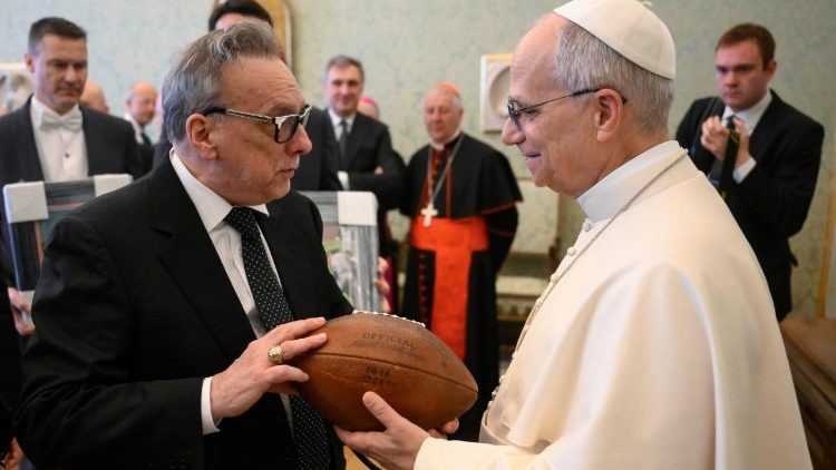 Đức Lêô XIV: Cần nâng đỡ và đầu tư cho người trẻ