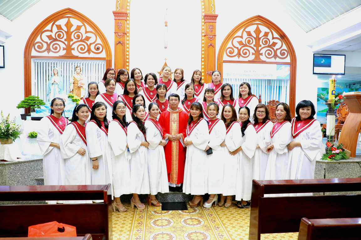 Giáo xứ Thánh Martinô: Bổn mạng và kỷ niệm 5 năm thành lập Ca đoàn Thánh Linh
