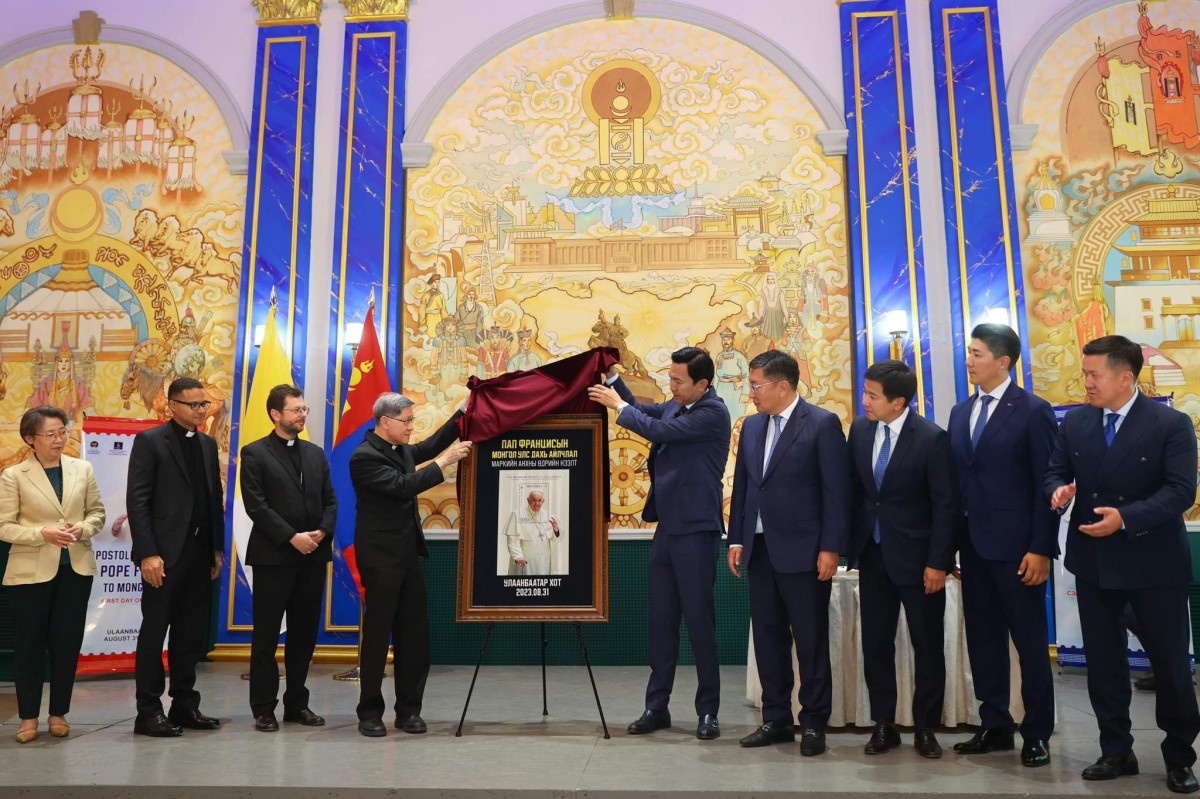 Phát hành tem bưu chính cho chuyến tông du của Đức Thánh Cha Phanxicô tại Mông Cổ