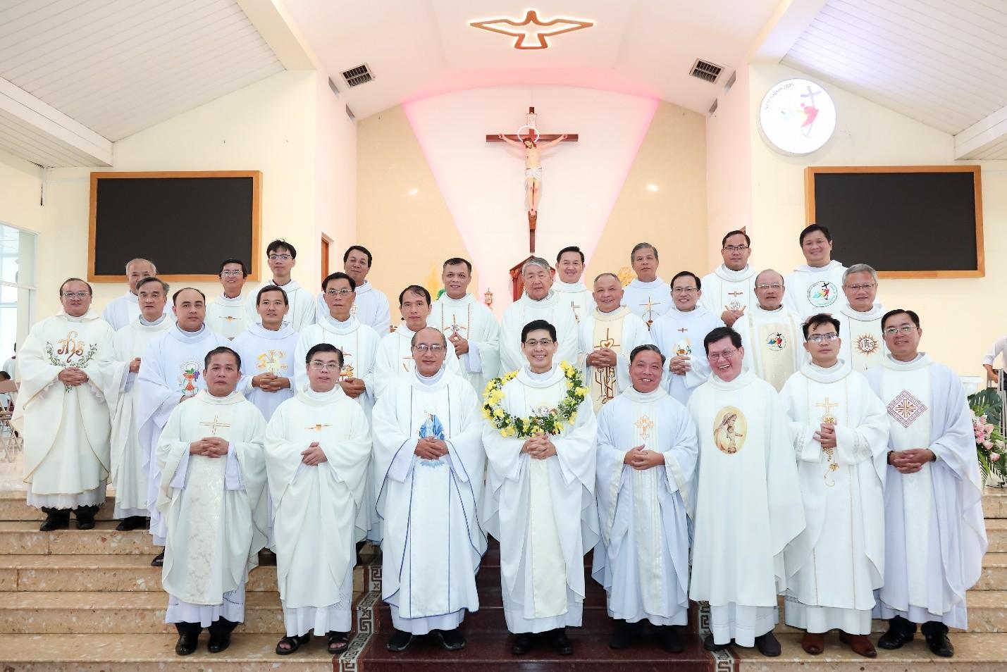 Thánh lễ nhậm chức của linh mục Giuse Nguyễn Hữu Danh - tân chánh xứ Cao Thái